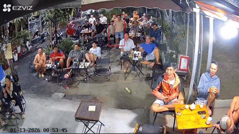 Viral loạt video người dân Việt Nam ăn mừng bàn thắng của Đình Bắc, khi U90 cổ vũ U23 cực đáng yêu!- Ảnh 4.