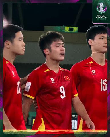 Thước phim đầy nước mắt của U23 Việt Nam khiến CĐV nghẹn lòng xúc động: 