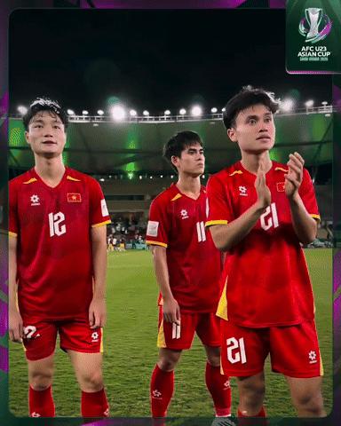Thước phim đầy nước mắt của U23 Việt Nam khiến CĐV nghẹn lòng xúc động: 