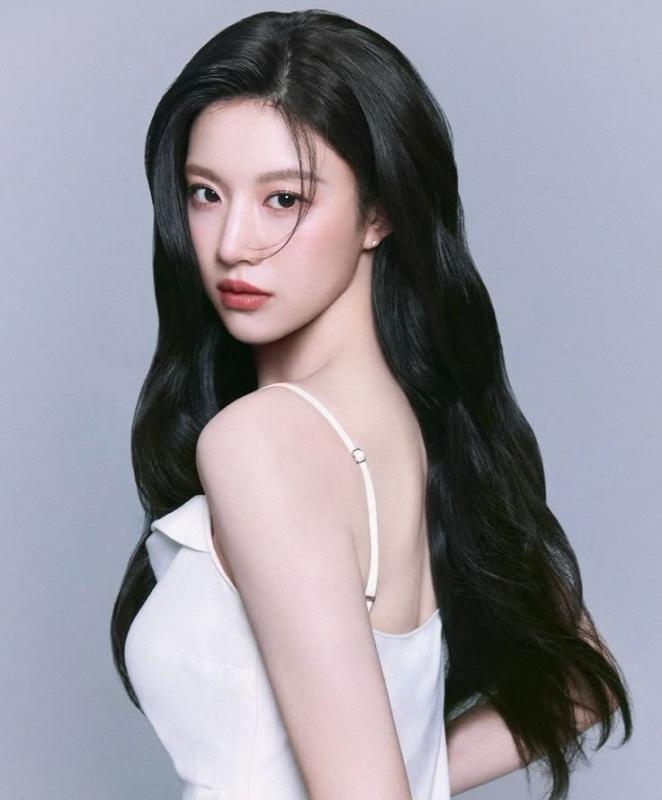 Mỹ nhân mặt đẹp tỷ lệ kim cương hot nhất hiện nay: Nàng thơ của loạt ca sĩ, khoe giọng gây bất ngờ- Ảnh 3.