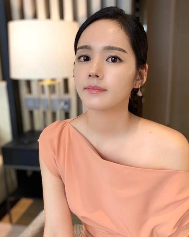 Bước sang tuổi 44, Han Ga In còn được khen "đẹp hơn AI": 6 bí quyết trẻ lâu của cô khiến hội chị em trung niên quyết tâm theo đuổi- Ảnh 5.