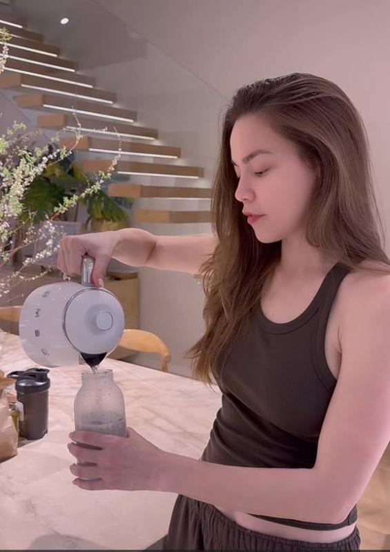 Hồ Ngọc Hà tiết lộ thực đơn xuống 2kg trong 3 tuần, "độ" dáng đón Tết: Da căng mọng, dáng vẫn xinh nhờ 1 loại thịt và 1 nước- Ảnh 7.