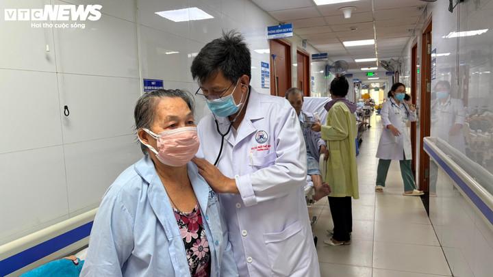 Cẩn trọng với các bệnh truyền nhiễm trong Tết Dương lịch- Ảnh 1.