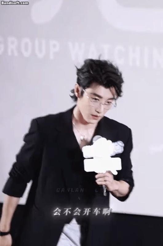 2 ngày nay ai cũng nhắc tên 1 mỹ nam: Đẹp lạ chưa từng thấy, chỉ bấm thang máy cũng cuốn điên- Ảnh 6.