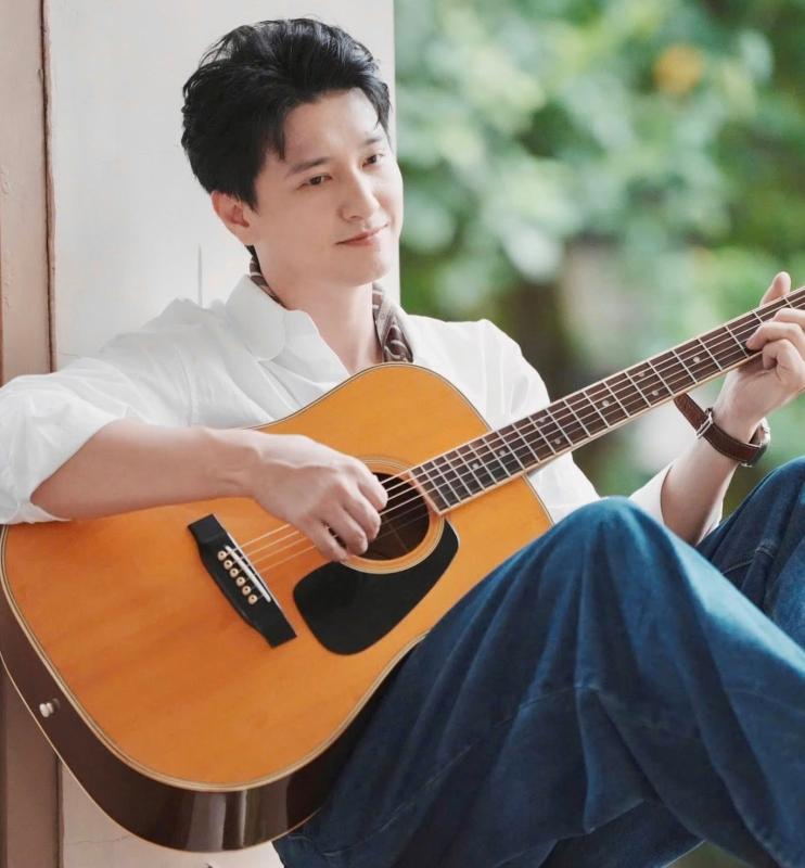 Huỳnh Anh bất ngờ đăng đàn 