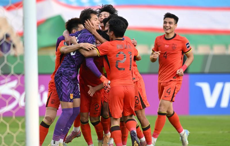 Phỏng vấn siêu thủ môn Trung Quốc trước trận gặp U23 Việt Nam: Thao túng tâm lý đối thủ chỉ bằng 1chai nước dán 