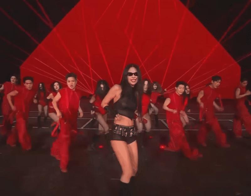 Khoảnh khắc ẩu đả “sợ muốn chết” giữa lúc Jennie làm dậy sóng “Grammy Hàn Quốc”- Ảnh 2.