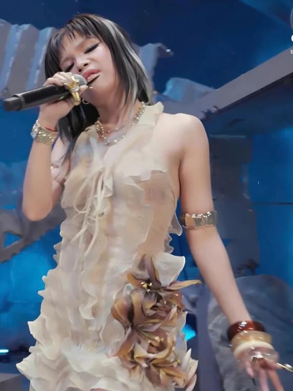 Mỹ nhân Vbiz sở hữu visual đến AI cũng chịu thua bị thoát fan, gây thất vọng toàn tập vì nghi hợp tác với 1 Anh Trai- Ảnh 5.