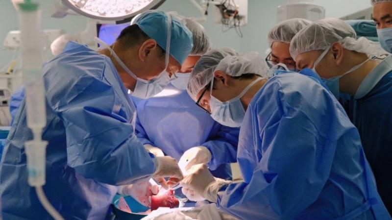 Lá gan của mẹ và phép màu hồi sinh bé gái chưa đầy 1 tuổi, nặng 5,3 kg- Ảnh 2.