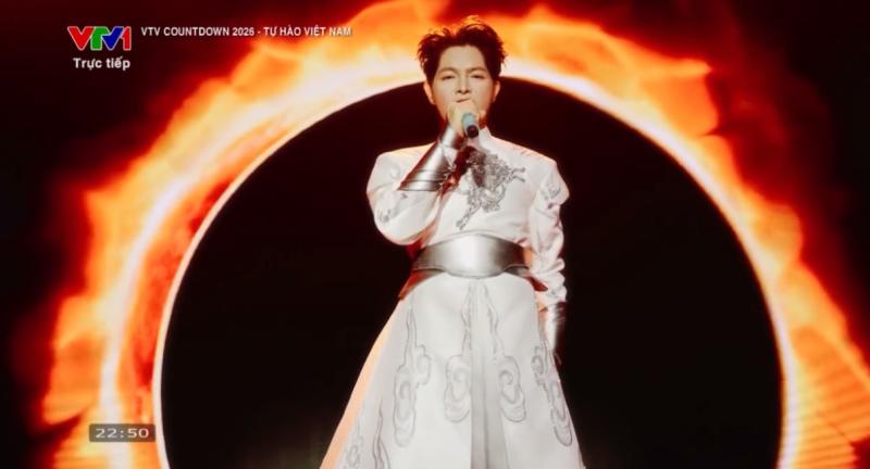 Nam ca sĩ Vpop đắt show nhất, phủ sóng trọn vẹn đêm Countdown 31/12 - Ảnh 2.