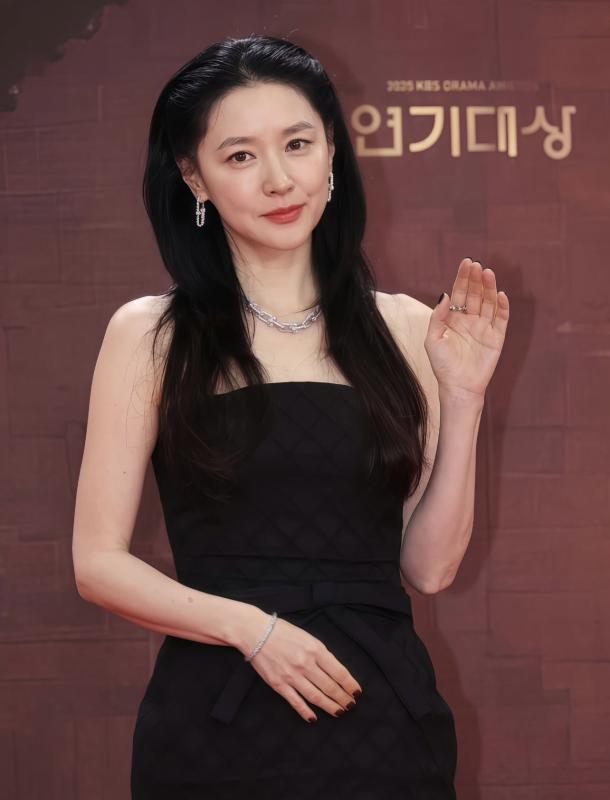 Diện mạo gây sốc của nàng Dae Jang Geum: 54 tuổi làm gì có ai trẻ thế này?- Ảnh 4.