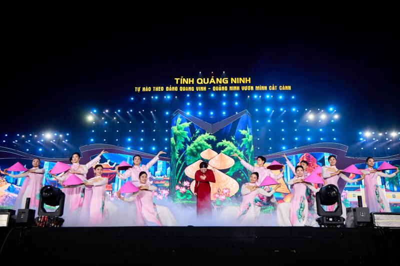 Nữ ca sĩ được chọn diễn ở Đại hội Đảng: Giọng hát thực lực hàng đầu Vbiz, ở ẩn 5 năm vẫn là bạch nguyệt quang- Ảnh 3.