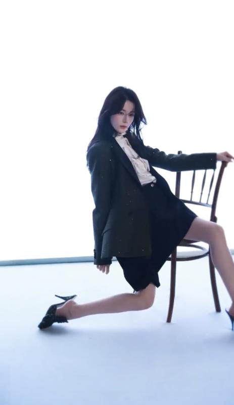 Địch Lệ Nhiệt Ba lại bị Dior xử tệ?- Ảnh 2.