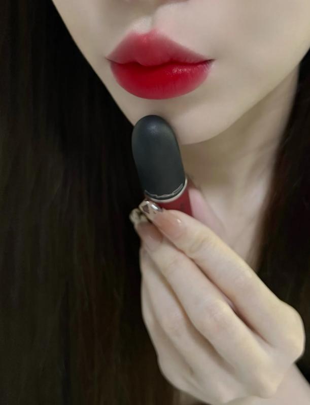 Có hãng son cứ trời lạnh là chiếm sóng MXH: Quá nhiều màu hot trend, lên môi slay thôi rồi!- Ảnh 4.