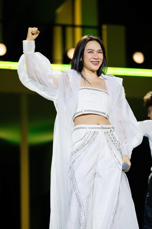 HOZO City Tết Fest 2025: 3 đêm nhạc bùng nổ cùng Mỹ Tâm, SOOBIN và dàn sao đỉnh cao, Đức Phúc “se duyên” màn cầu hôn 102 triệu đồng- Ảnh 17.