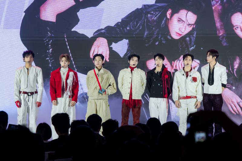 Zoom cận nhóm nam đầu tiên của Việt Nam bước ra từ show "sống còn", visual và tài năng có đủ làm nên chuyện- Ảnh 14.