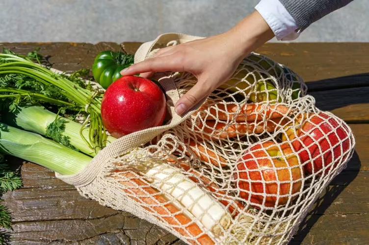 Bất ngờ phát hiện 5 thực phẩm quen thuộc chứa vi nhựa- Ảnh 1.