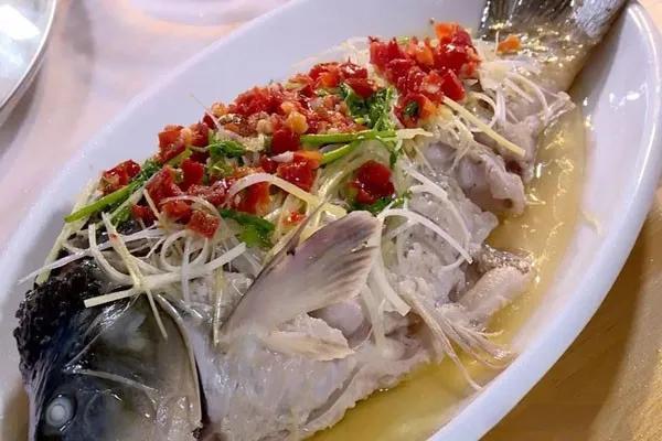 Ăn cá sai cách có thể "phá thận"? Bác sĩ cảnh báo: 3 loại này nên ăn ít- Ảnh 1.