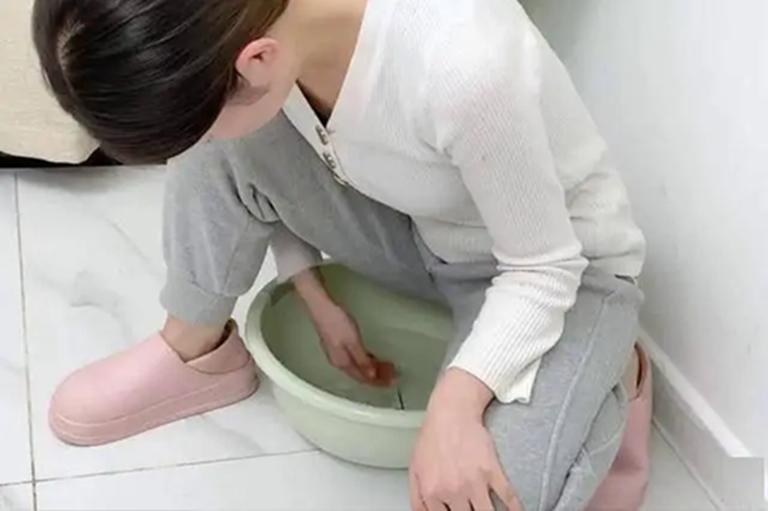 Ung thư âm đạo phát hiện muộn, cô gái hối hận vì không nghe mẹ: Làm việc này mỗi ngày Ung thư âm đạo phát hiện muộn, cô gái hối hận vì không nghe mẹ: Làm việc này mỗi ngày