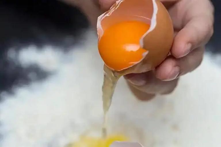 Người phụ nữ 65 tuổi tử vong sau khi ăn 1 quả trứng, nguyên nhân gây bất ngờ- Ảnh 2.