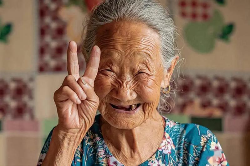 Khảo sát 1.000 người sống thọ trên 100 tuổi hé lộ: Điểm chung của người trường thọ không nằm ở việc tập thể dục, mà là 5 điều này- Ảnh 4.