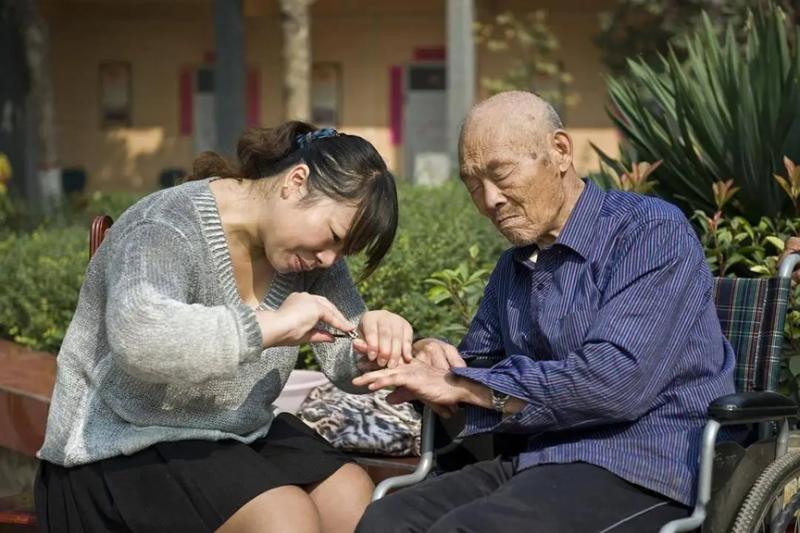 Khảo sát 1.000 người sống thọ trên 100 tuổi hé lộ: Điểm chung của người trường thọ không nằm ở việc tập thể dục, mà là 5 điều này- Ảnh 5.
