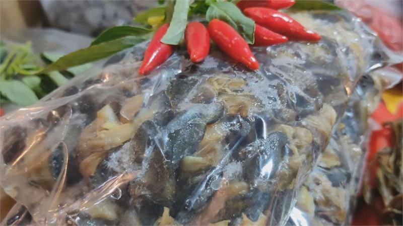 Triệt phá 'xưởng' dùng hoá chất ngâm 3 tấn thịt ốc bán ra thị trường: Natri silicate độc hại thế nào?- Ảnh 2.