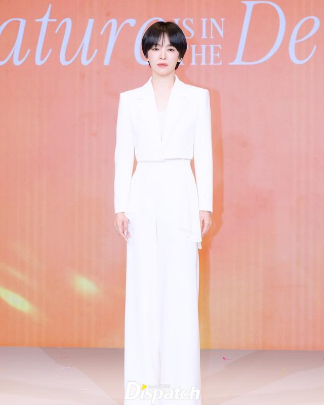 Song Hye Kyo xinh nhưng có gì đó không ổn- Ảnh 1.