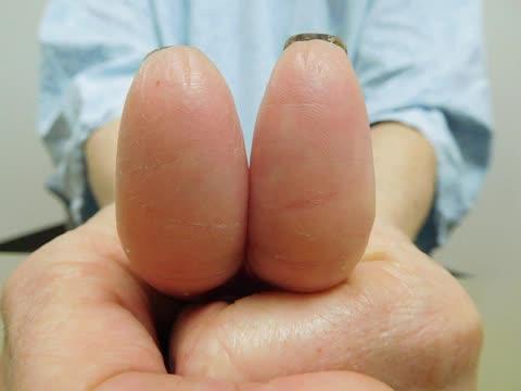 Chuyện tưởng đùa mà thật: Cứ đến mùa đông là trở thành "vô hình, mất danh tính" - máy chấm công không nhận, cửa nhà cũng không mở- Ảnh 4.