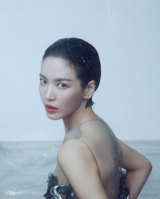 Song Hye Kyo xinh nhưng có gì đó không ổn- Ảnh 8.