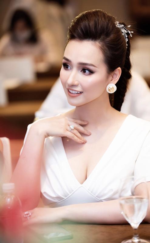 Nữ diễn viên giàu bậc nhất miền Bắc: 40 tuổi cực xinh đẹp, sở hữu chuỗi siêu thị, thích chơi kim cương- Ảnh 5.