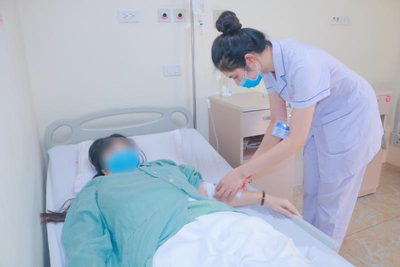 Nguy kịch sau hút mỡ bụng, ghép mỡ mặt kéo dài 7-8 giờ tại phòng thẩm mỹ tư nhân: BS khuyến cáo chị em khi muốn làm đẹp đón Tết- Ảnh 1.