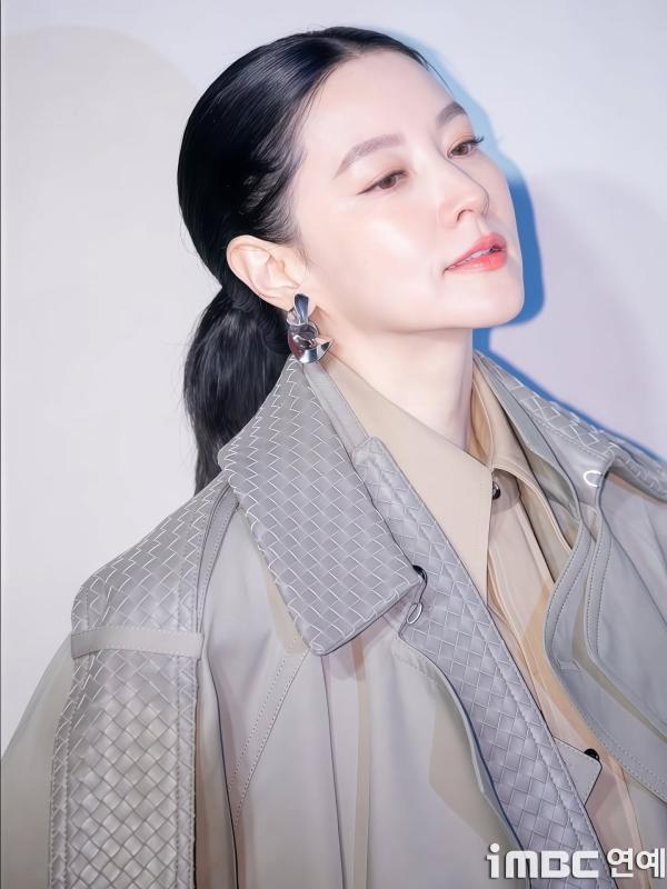 Kim Seon Ho siêu cấp đẹp trai, Lee Young Ae - Moon Ga Young sang ngút ngàn tại event của Bottega- Ảnh 4.