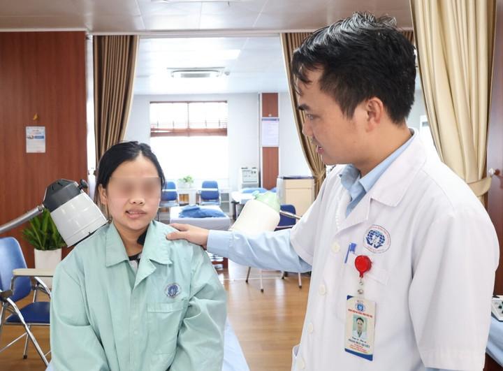 Đột ngột méo mồm, liệt mặt sau giấc ngủ- Ảnh 1.