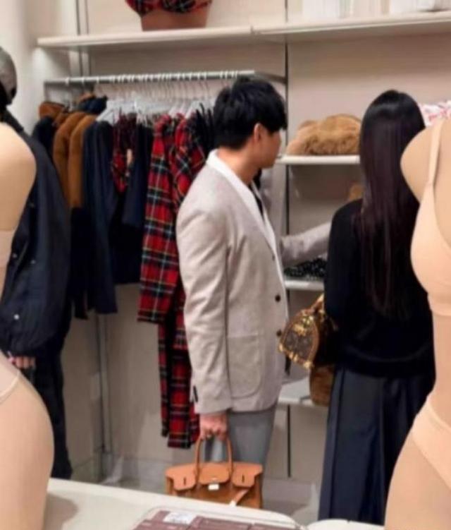Đầu năm “căng đét”: Nam ca sĩ J. bị thoát fan, FC yêu cầu xin lỗi công khai- Ảnh 3.