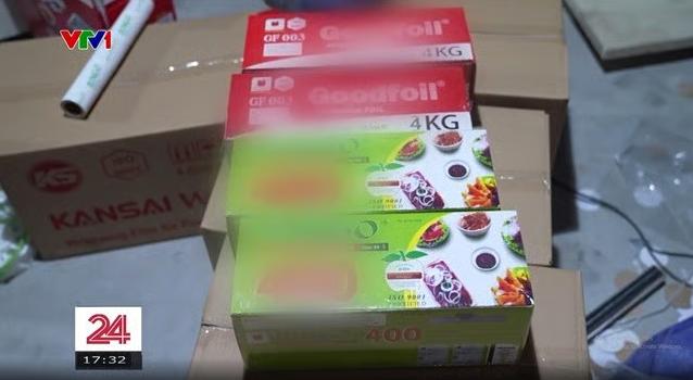 Phát hiện cơ sở sản xuất màng bọc thực phẩm giả chứa chất cấm DEHA ở Hà Nội: Thứ nhà bạn đang dùng có đặc điểm này không?- Ảnh 1.