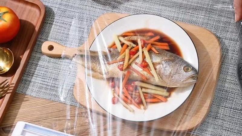 Phát hiện cơ sở sản xuất màng bọc thực phẩm giả chứa chất cấm DEHA ở Hà Nội: Thứ nhà bạn đang dùng có đặc điểm này không?- Ảnh 5.