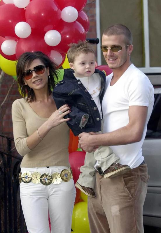Chúc sinh nhật vợ ngọt ngào, con trai Beckham không dám mở bình luận giữa drama dùng luật sư nói chuyện với bố mẹ đẻ- Ảnh 2.