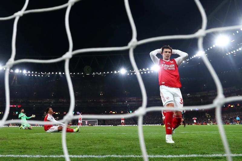 "Tội đồ" của Arsenal trong trận thua đau MU, fan "nổi trận lôi đình" hết chịu nổi rồi- Ảnh 2.