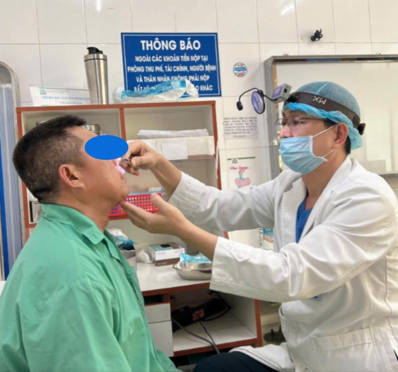 Khối u hiếm gặp phá hủy xương khiến người đàn ông suýt bị mù- Ảnh 1.