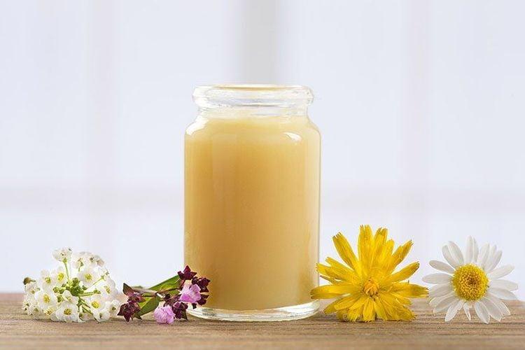 Hot nhất lúc này: Hội chị em tranh cãi "ỏm tỏi" vì nghệ và sữa ong chúa - uống mỗi ngày để có làn da căng bóng như tiêm Meso?!- Ảnh 5.