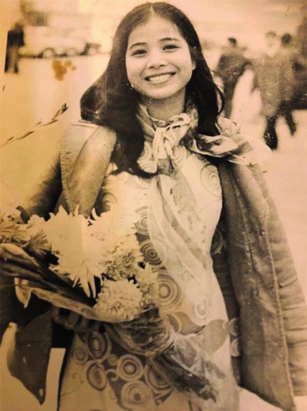 NSƯT duy nhất được mệnh danh “vedette của showbiz”: Nhan sắc cao sang, xuất thân dòng dõi hoàng tộc- Ảnh 1.