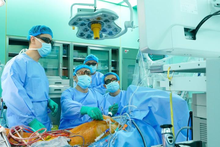 Lần đầu ở Việt Nam, bệnh viện TP.HCM mổ tim phức tạp bằng nội soi 3D- Ảnh 1.