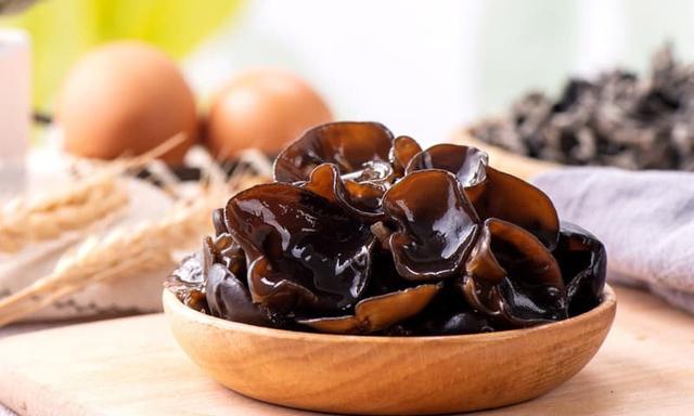 Mộc nhĩ không phải ai ăn cũng tốt: Ba nhóm người này nên tránh hoàn toàn, người trung niên và cao tuổi càng cần đặc biệt lưu ý- Ảnh 1.