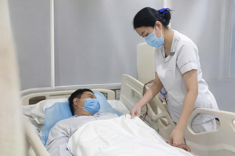 Nam thanh niên 26 tuổi phát hiện suy thận bởi dấu hiệu "vừa lạ vừa quen" ở mắt- Ảnh 1.