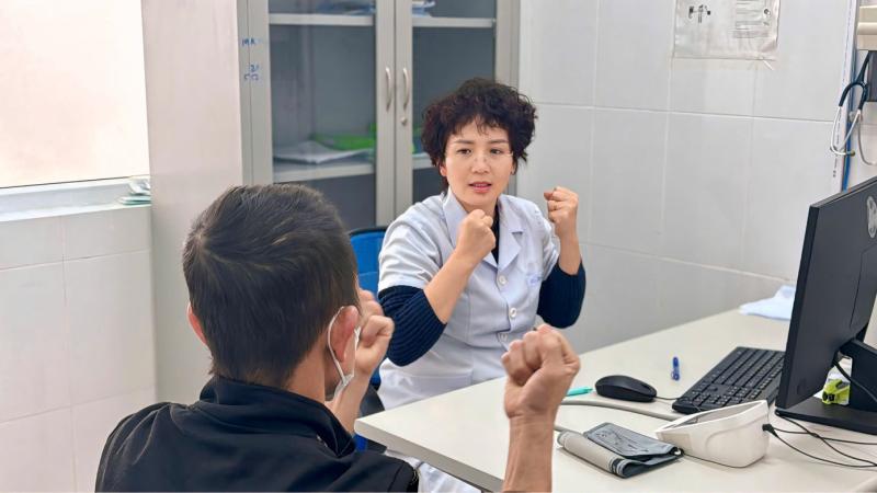 Co giật thoáng qua, người đàn ông suýt mất mạng vì triệu chứng tụ máu não- Ảnh 1.