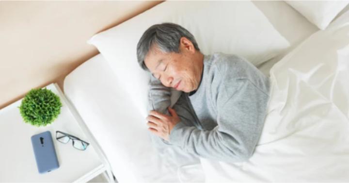 Hai điều người trên 50 tuổi nên tránh khi ngủ trưa- Ảnh 1.