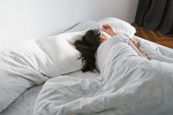 3 thói quen tưởng chừng có lợi nhưng lại âm thầm làm tăng nguy cơ mắc Alzheimer- Ảnh 3.
