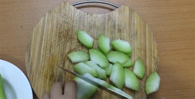 Tôi đã thoát khỏi chứng táo bón nhờ 2 ly nước và 1 món ăn học từ mẹ, bụng dưới giờ gần như phẳng lì- Ảnh 1.