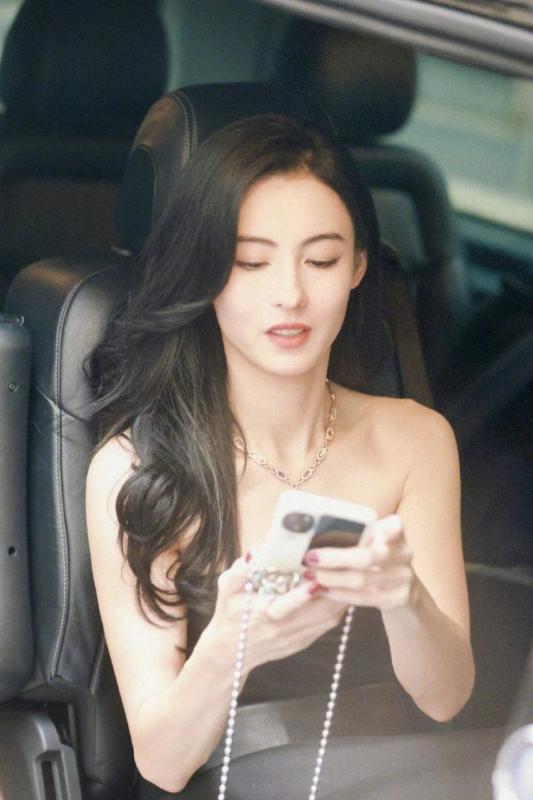 Cam thường mới không còn vết tích thẩm mỹ của Trương Bá Chi- Ảnh 8.